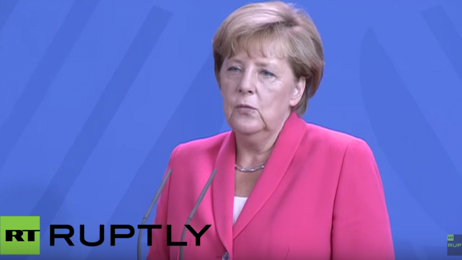 Live: Bundeskanzlerin Merkel besucht Flüchtlinge in Heidenau