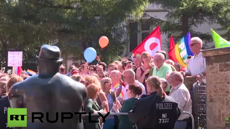 Live: Anti-Flüchtlings-Protest und Gegen-Demonstration in Goslar