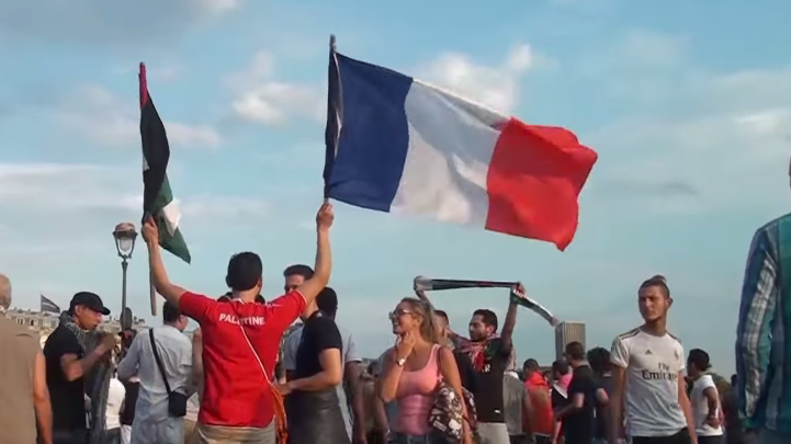 Live: Protestveranstaltung in Paris gegen Sommerfest mit dem Motto "Tel Aviv"
