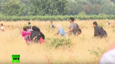Flüchtlinge überqueren Grenze nach Mazedonien – Polizei setzt Tränengas und Blendgranaten ein