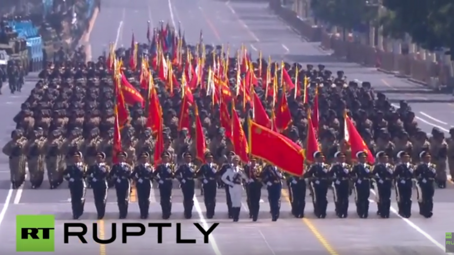 Video: Komplette Militärparade in China zum Gedenken an das Weltkriegsende vor 70 Jahren