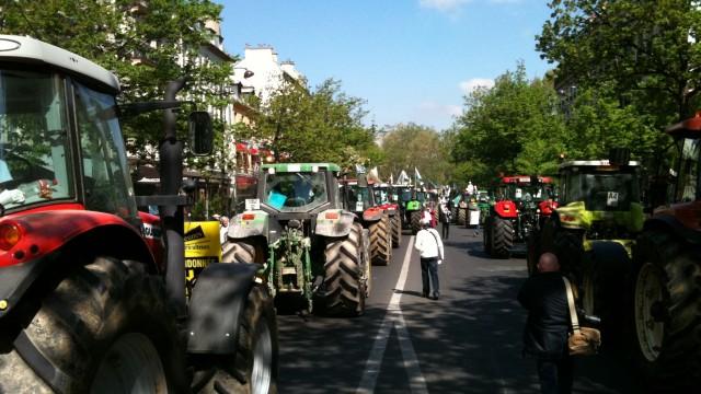 Live: Wütende Landwirte demonstrieren in Paris – 1000 Traktoren zum Protest für Paris angekündigt