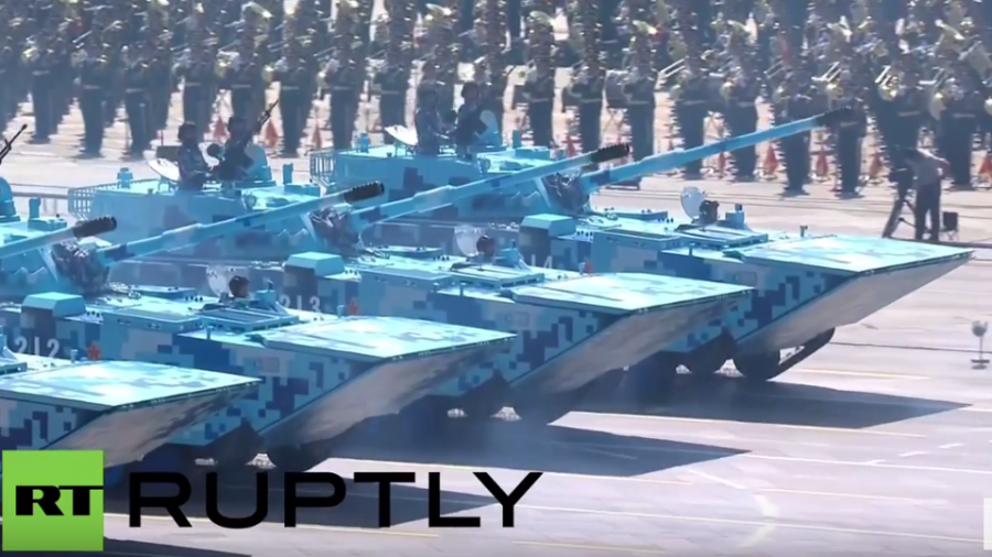 Militärparade in China: Noch nie gesehene Waffen präsentiert