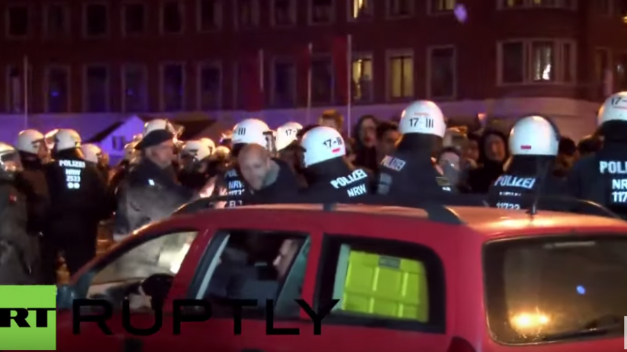 Dortmund: Demonstranten bewerfen Organisatoren von Anti-Flüchtlings-Demo mit Steinen und Flaschen