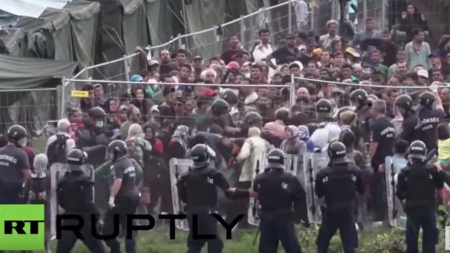 Ungarn: Heftige Szenen in Flüchtlingslager als Hunderte versuchen auszubrechen - Polizei setzt Pfefferspray ein