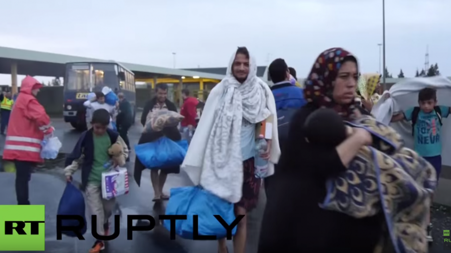 Live vom Westbahnhof in Wien – Flüchtlinge aus Ungarn nun in Österreich