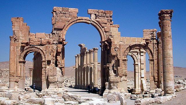 Palmyra: Nach Sprengung des Triumphbogens droht völlige Zerstörung der Stadt durch IS