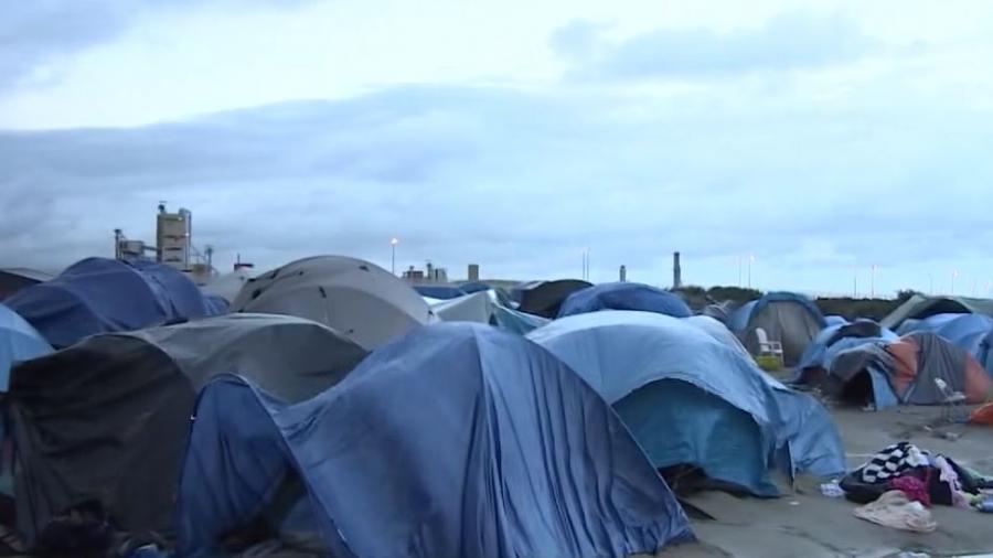 Flüchtlingskrise aktuell - RT Reportage aus dem "Migranten-Slum" in Calais