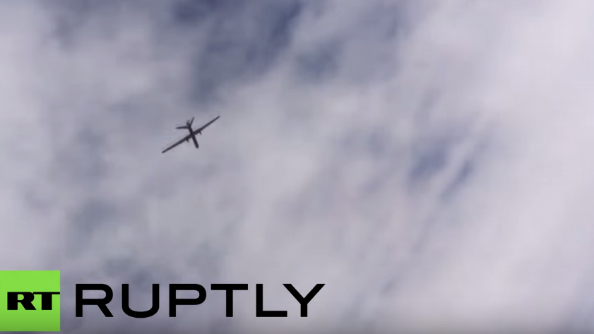 Über den Wolken Syriens - Russischer Kampfjet trifft auf US-Drohne