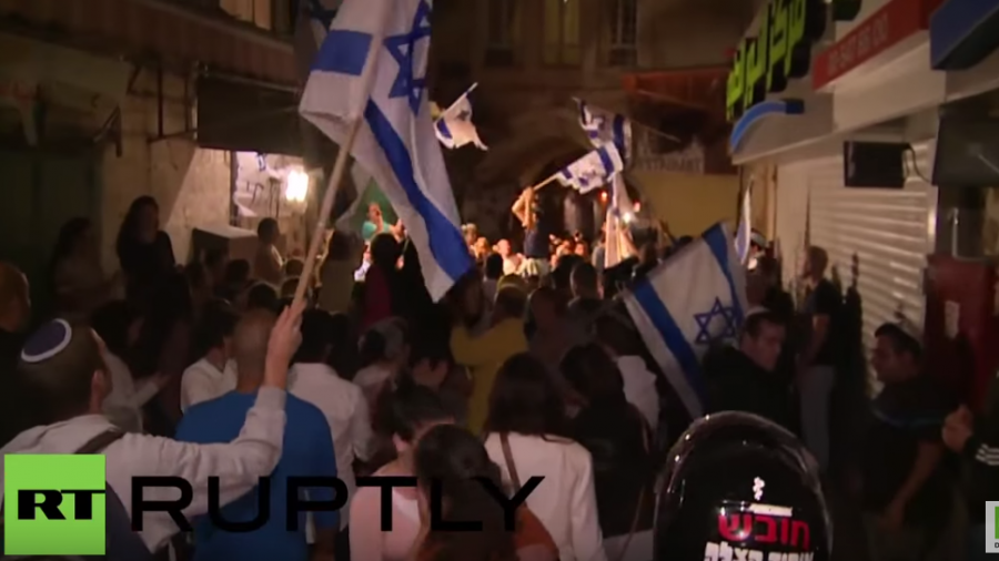 Hunderte jüdische Israelis stürmen arabisches Viertel in Jerusalem