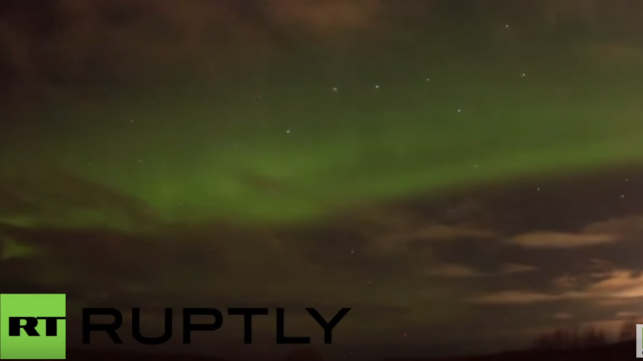 Und plötzlich leuchtet der Himmel in Russland grün -  So schön sind Polarlichter
