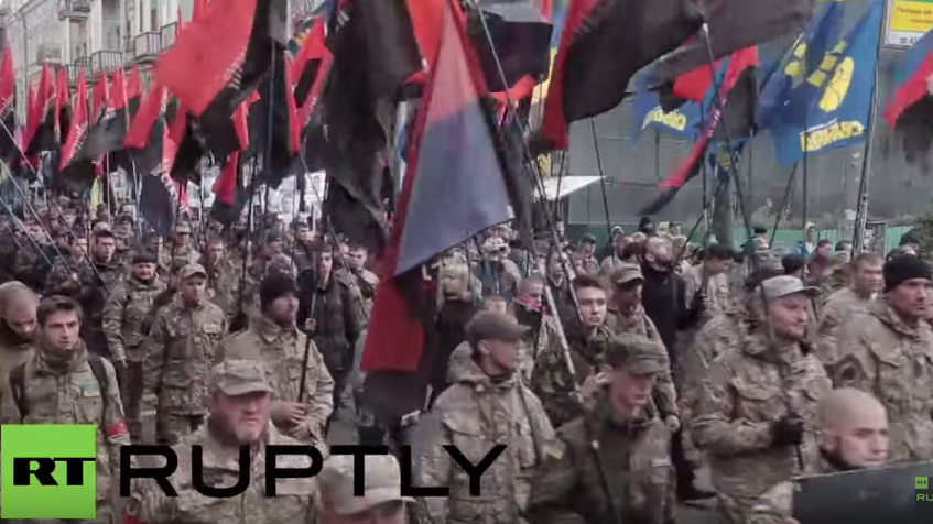 "Heil Ukraine!" - Tausende Bandera-Verehrer marschieren durch Kiew