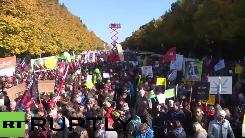 Berlin toppt den EU-Rekord: Bis zu 250.000 Menschen demonstrieren gegen TTIP