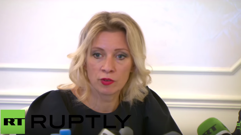 Live: Maria Zakharowa hält wöchentliches Pressebriefing in Moskau