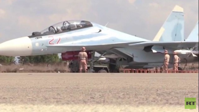 Live: Russische Luftwaffe fliegt Einsätze gegen den IS vom Hmeymim-Stützpunkt in Syrien