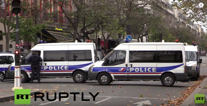Erneuter Livestream vom Konzertsaal Bataclan nach Terroranschlägen und Geiselnahme in Paris 
