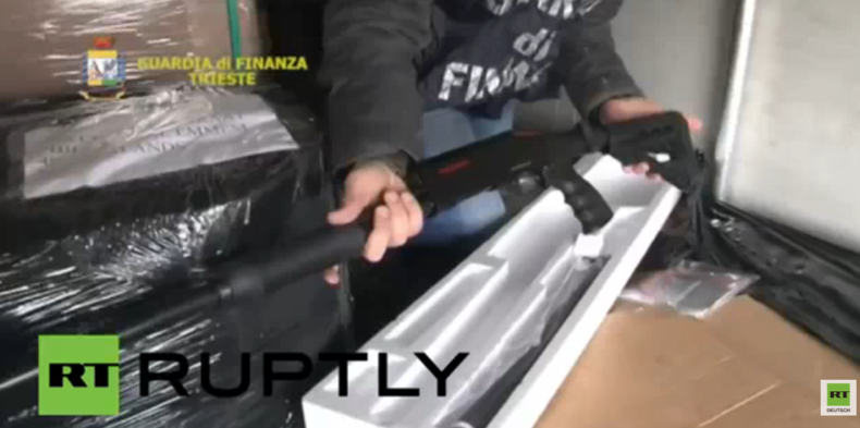 Italienische Polizei beschlagnahmt 800 Schrotflinten auf dem Weg von der Türkei nach Belgien