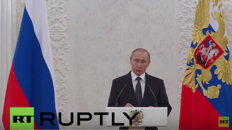Live: Präsident Putin vergibt staatliche Auszeichnungen an herausragende Persönlichkeiten