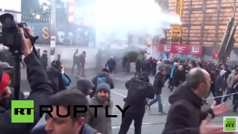 Türkei: Polizei setzt Tränengas und Wasserwerfer gegen Demonstranten in Istanbul ein