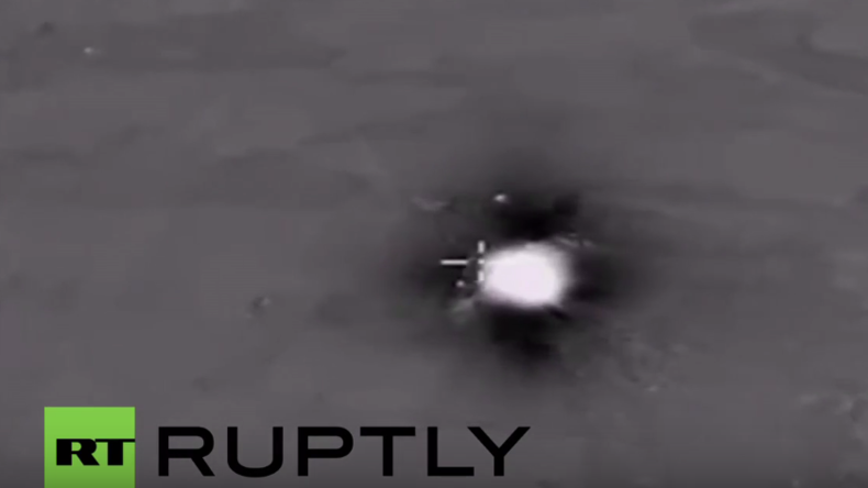 Syrien: Russische Luftstreitkräfte vernichten Öltanker-Kolonne des IS in der Provinz Aleppo