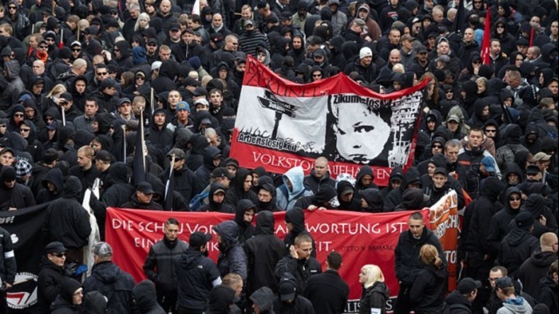 Live ab 18:00 Uhr: "Ein Jahr Legida" - Pegida-Ableger und Gegenprotestler demonstrieren in Leipzig 