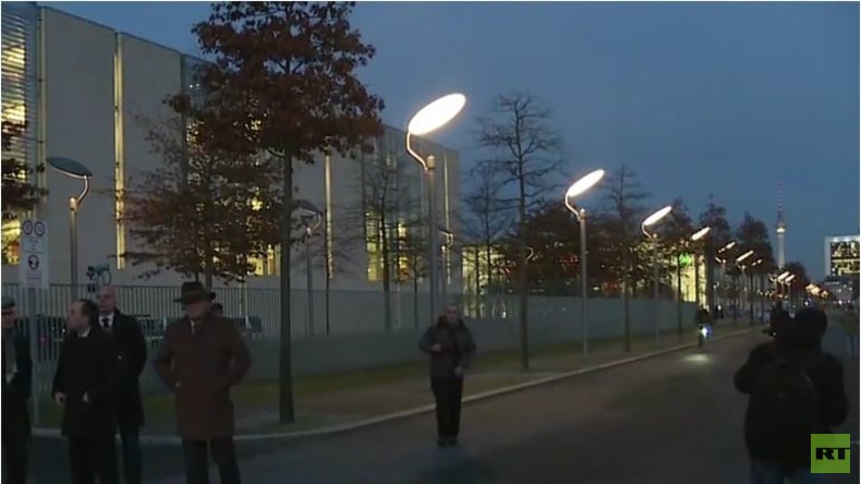 Live: Bayern schickt überzählige Flüchtlinge nach Berlin zum Kanzleramt