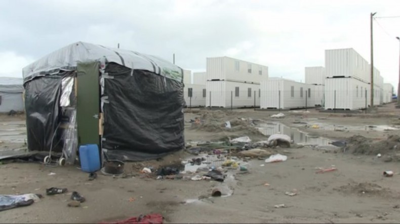 Live: Flüchtlingscamp in Calais soll mit Bulldozern zerstört werden - Hunderte weigern sich zu gehen