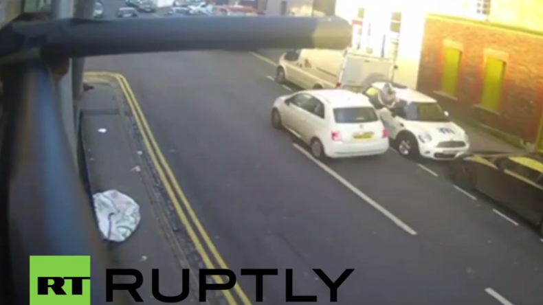 Schockierendes Video zeigt Fahrerflucht in England: Mit Vollgas umgefahren und liegen gelassen 