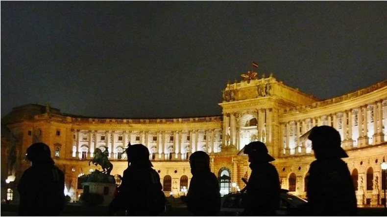Live: Akademikerball in Wien - wieder heftige Gegendemonstrationen vor Hofburg erwartet