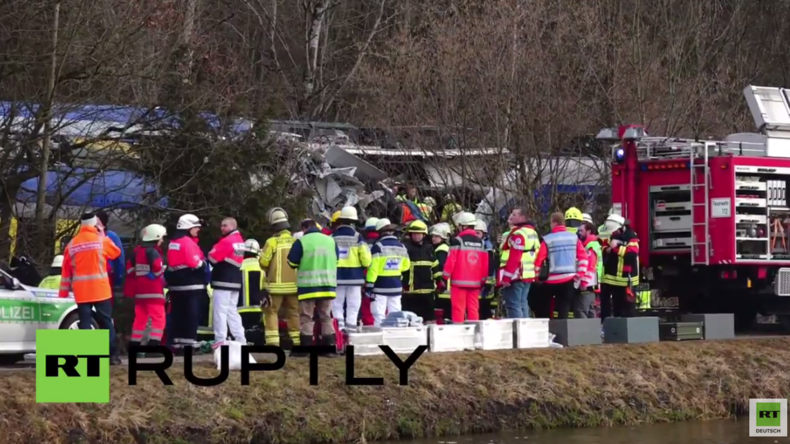 Bad Aibling: Frontalzusammenstoß von zwei Zügen tötet mindestens acht Menschen und verletzt über 150