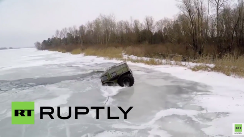 Russland: Schnee, Eis und Wasser keine Herausforderung für den russischen Geländewagen "Sherp"