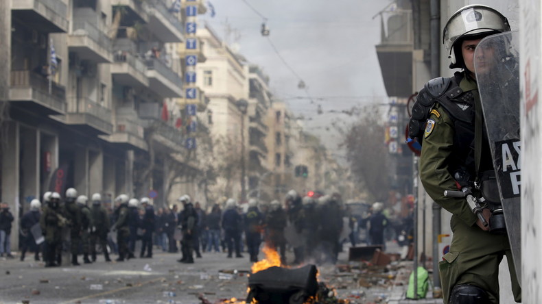 Gegen weitere Sparmaßnahmen: Straßenschlacht zwischen Polizei und Demonstranten in Athen