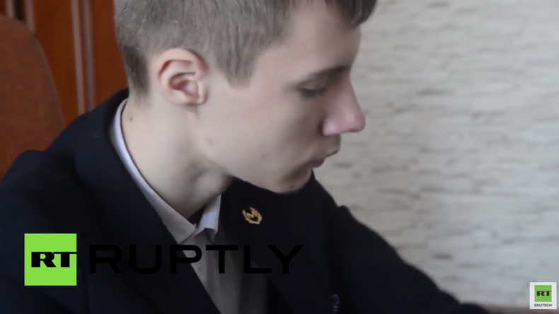 Russland: Fingerloser Pianist erobert mit "River Flows In You" die Herzen im Internet