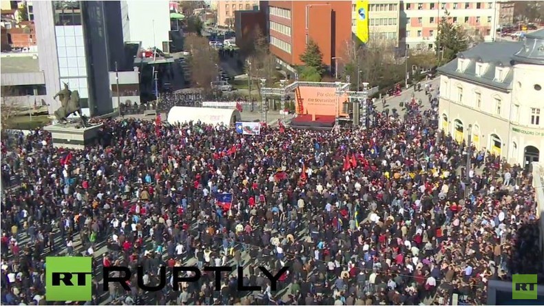  Live: Kosovo zum 8. Jahrestag der Unabhängigkeit: Großdemo der Opposition will Regierung stürzen