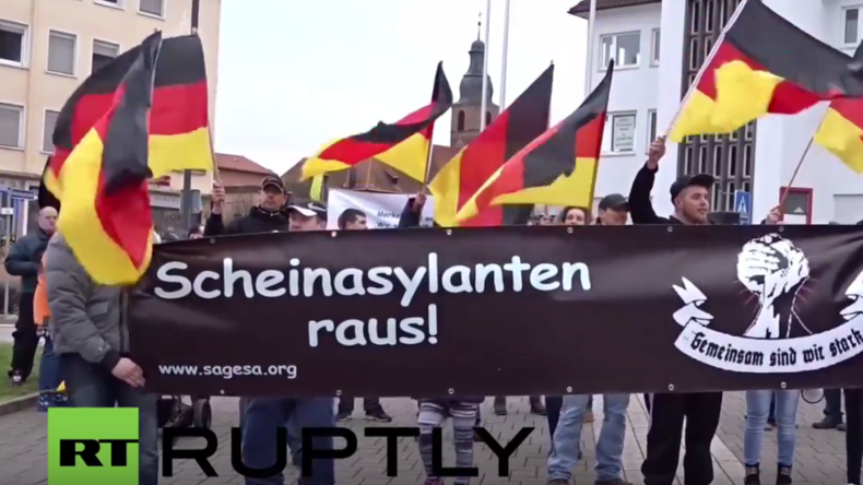 Pirmasens: Protest gegen Flüchtlinge bei Merkel-Besuch in Rheinland-Pfalz