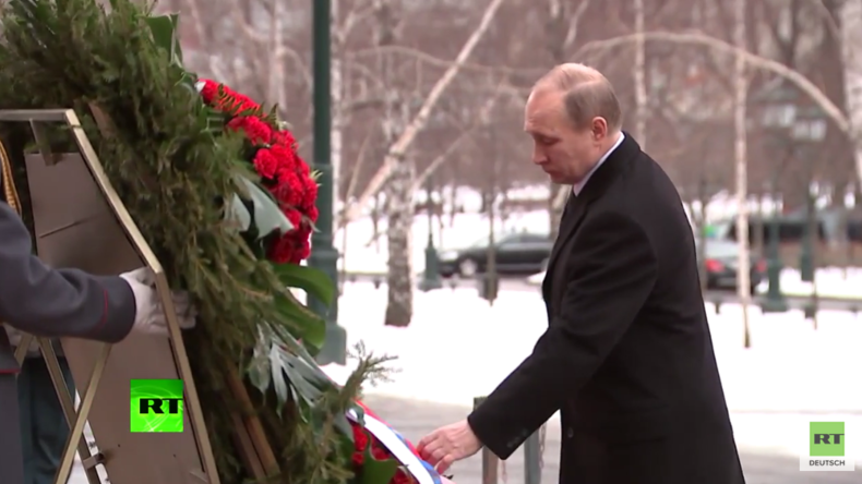 „Tag des Verteidigers des Vaterlandes“: Putin legt Kranz am Grab des unbekannten Soldaten nieder