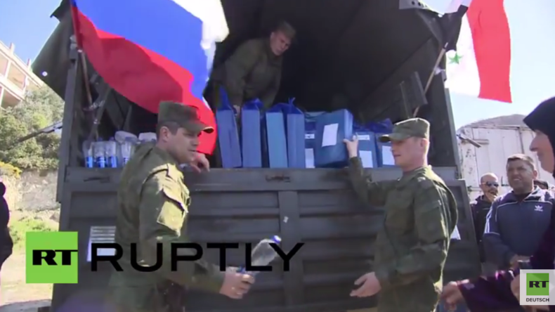 Syrien: Russische Soldaten verteilen humanitäre Hilfe in der Provinz von Latakia 