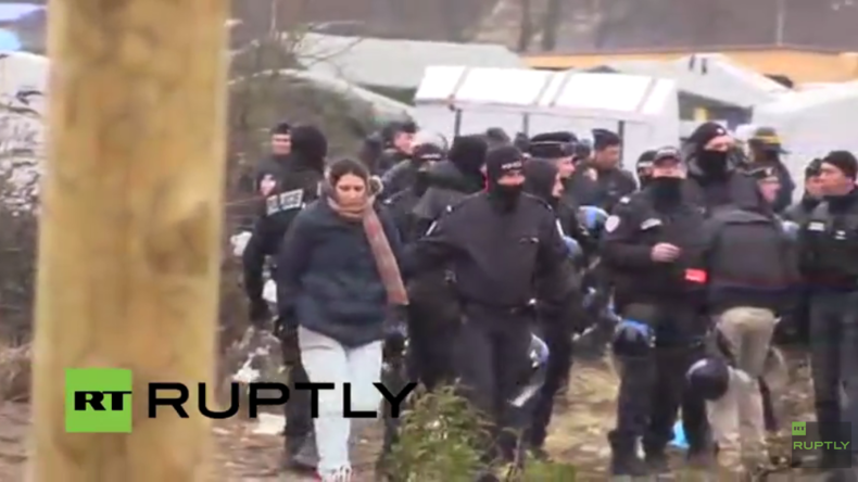 Live aus Calais: Flüchtlinge weigern sich den „Dschungel“ zu verlassen - Mehrere Verhaftungen