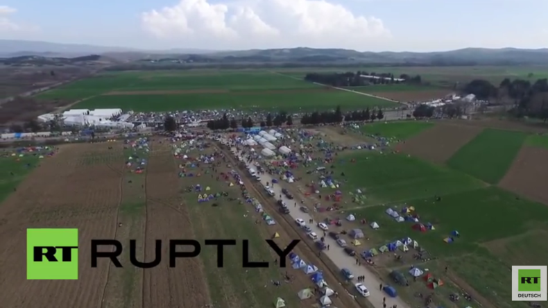 Griechenland: Drohne zeigt Gesamtbild des Flüchtlingsstaus an der mazedonischen Grenze in Idomeni 