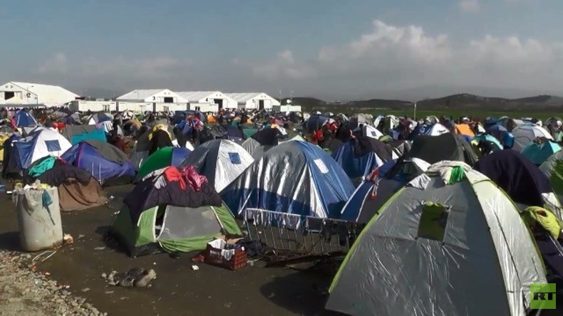 Live aus Idomeni an griechisch-mazedonischer Grenze: Rund 13.000 Flüchtlinge hoffen auf Grenzöffnung