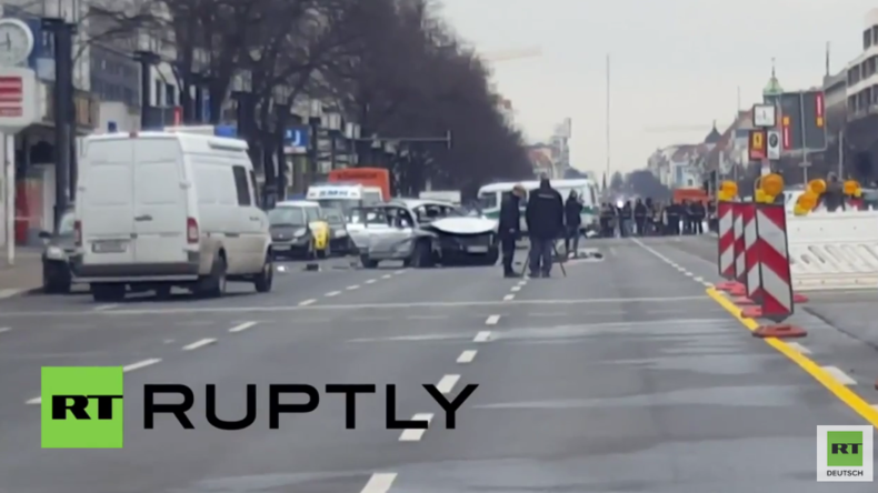 Auto explodiert in Berlin - Fahrer getötet: Polizei geht von Sprengsatz aus