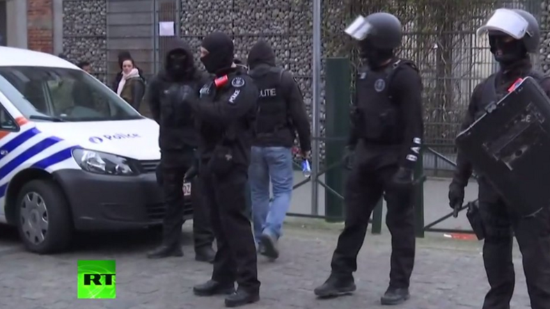 Live: Dramatische Szenen bei Polizeirazzia in Brüssel - Drahtzieher der Paris-Attentate gefasst