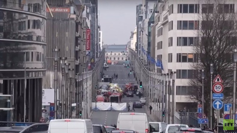 LIVE aus Brüssel: Maalbeek Metrostation, Gedenken am Place de la Bourse, ein Tag nach dem Anschlag