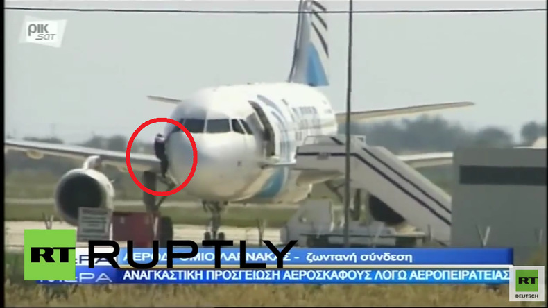 Entführtes Passagier-Flugzeug: Video zeigt waghalsige Flucht des vermeintlichen Piloten