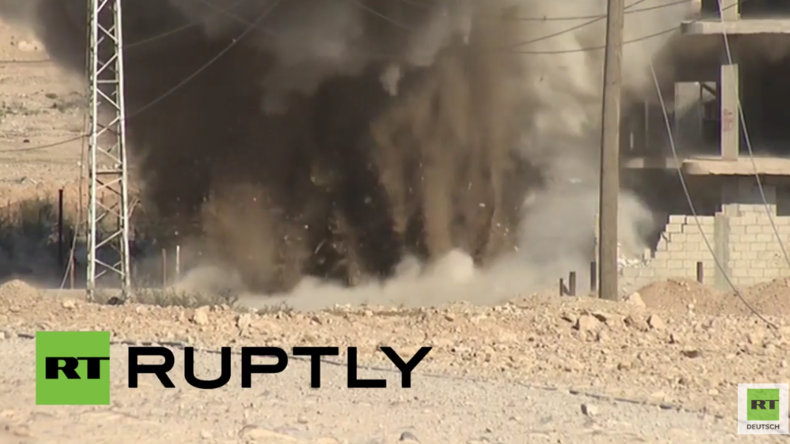 Moment der Spannung: Kräfte der Syrischen Armee lassen Mine des IS in Palmyra detonieren