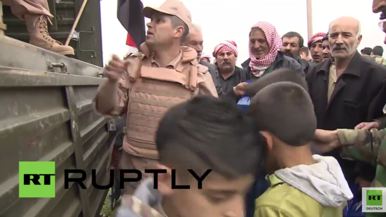 Syrien: Russische Soldaten verteilen Hilfsgüter in Kanaja