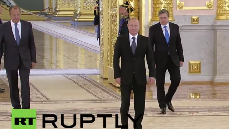 Live: Putin empfängt zeremoniell die neu entsandten Botschafter in Moskau 