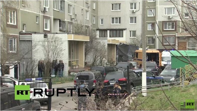 Live: Polizeieinsatz in Moskauer Wohngebiet nach Waffen- und Sprengstofffund - Entschärfung