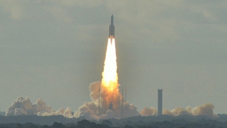 Ariane Sojuz Rakete bringt Sentinel Observations Satelliten ins Weltall
