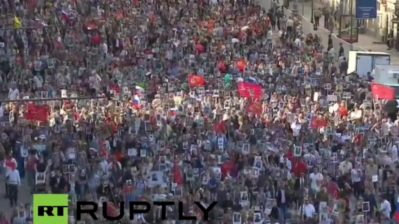 Live: "Das unsterbliche Regiment" - Marsch zu Gedenken an die Opfer des Zweiten Weltkriegs in Moskau